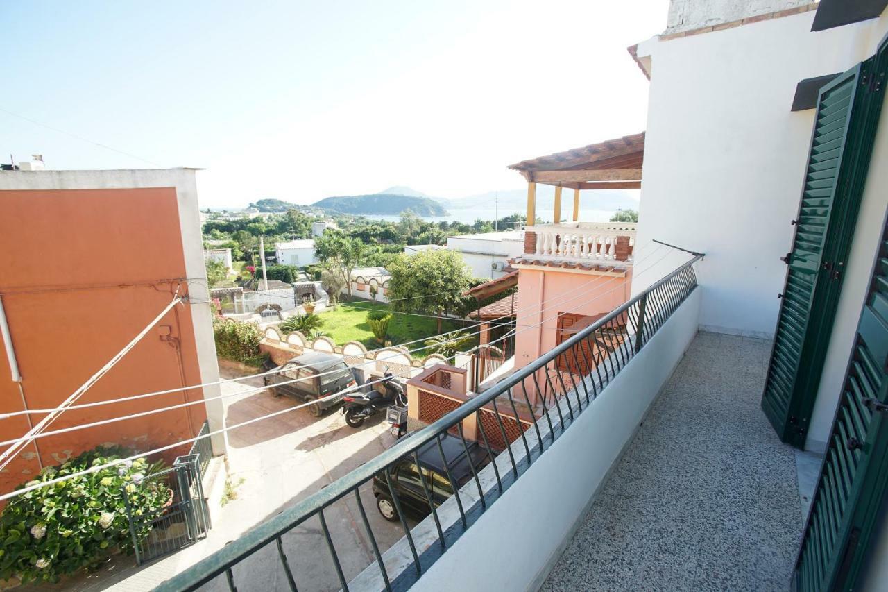 Da Letizia Casa Vacanze A Procida Exterior photo